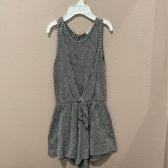 Caution to the Wind Girl’s Black/White Striped Romper - 6/7 - Picture 2 of 8